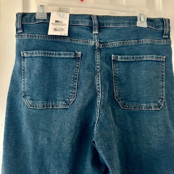 Time and Tru blue denim wide leg/high waist jeans. - Picture 7 of 11